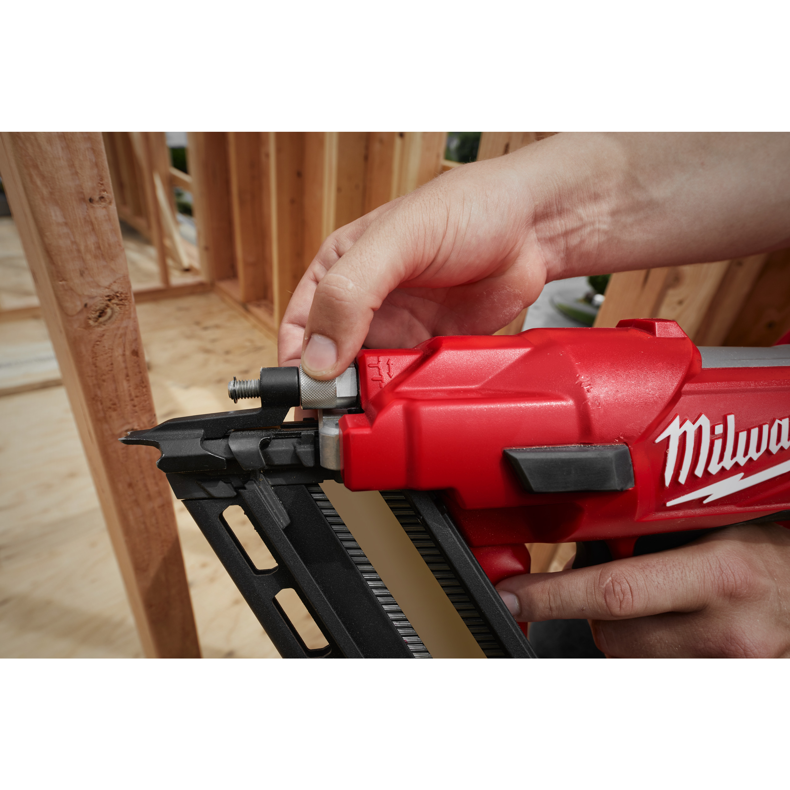Аккумуляторный нейлер с одиночным выстрелом Milwaukee M18 FFNS-502C — изображение 5