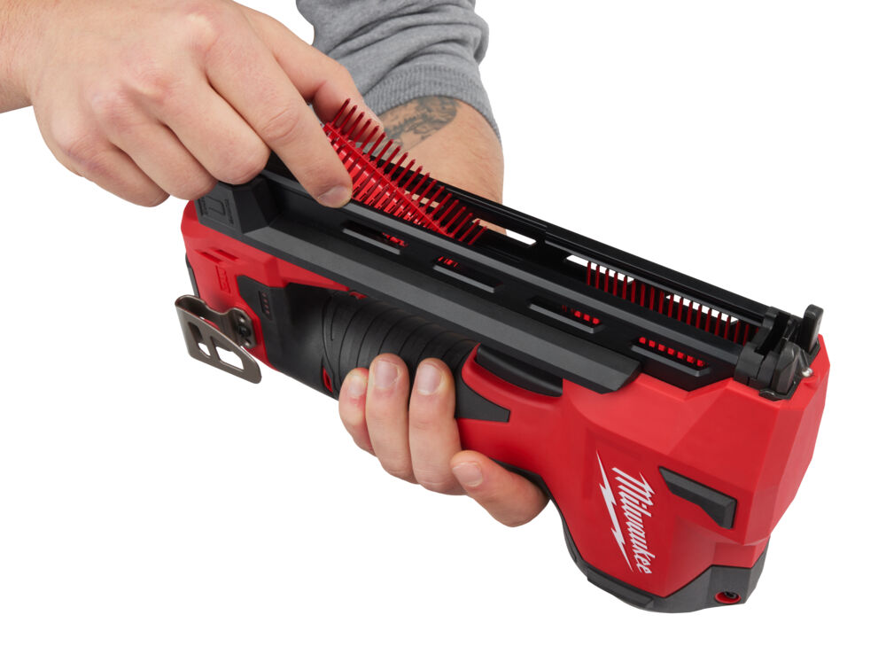 Аккумуляторный степлер Milwaukee M12 BCST-0 — изображение 6